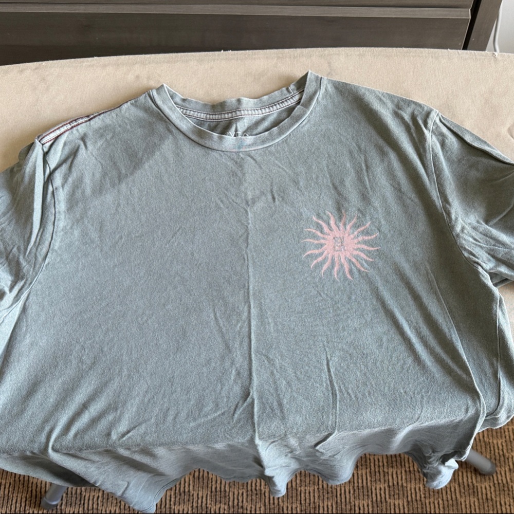 RVCA Men's Olive Short-Sleeve Graphic Tee with Pink Sun Motif - Picture 3 of 6